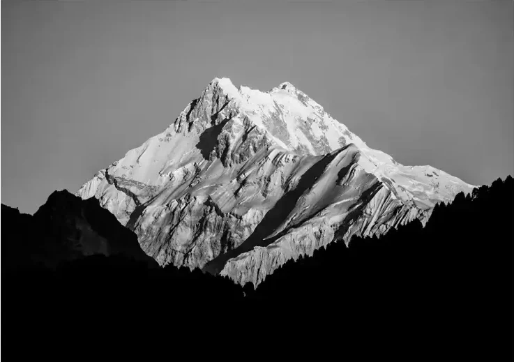 Kanchanjanga ( Black & White )